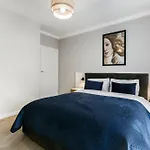 Metropolis Design Apartments